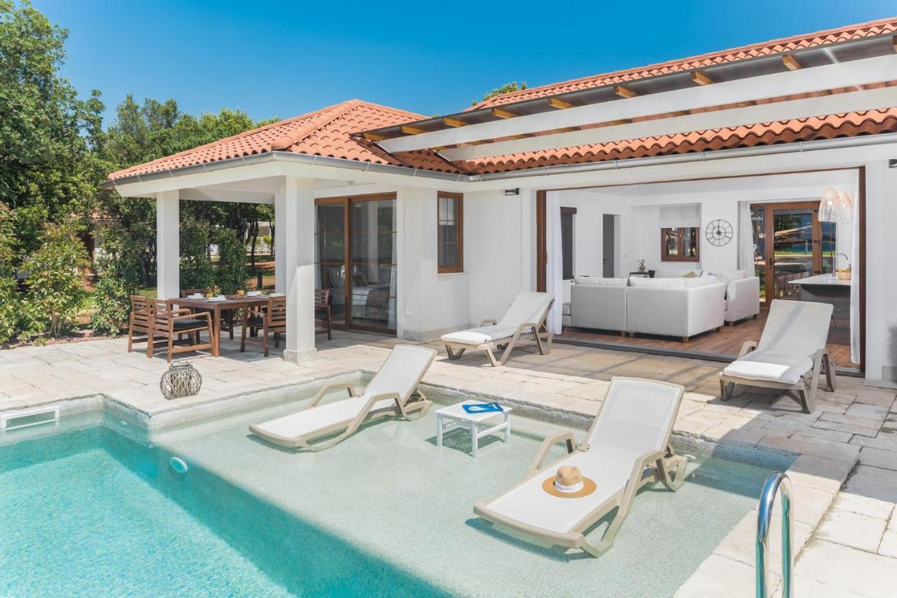 Camping Homes Mon Perin Bale Esterno foto