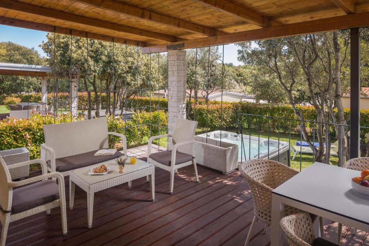 Camping Homes Mon Perin Bale Esterno foto