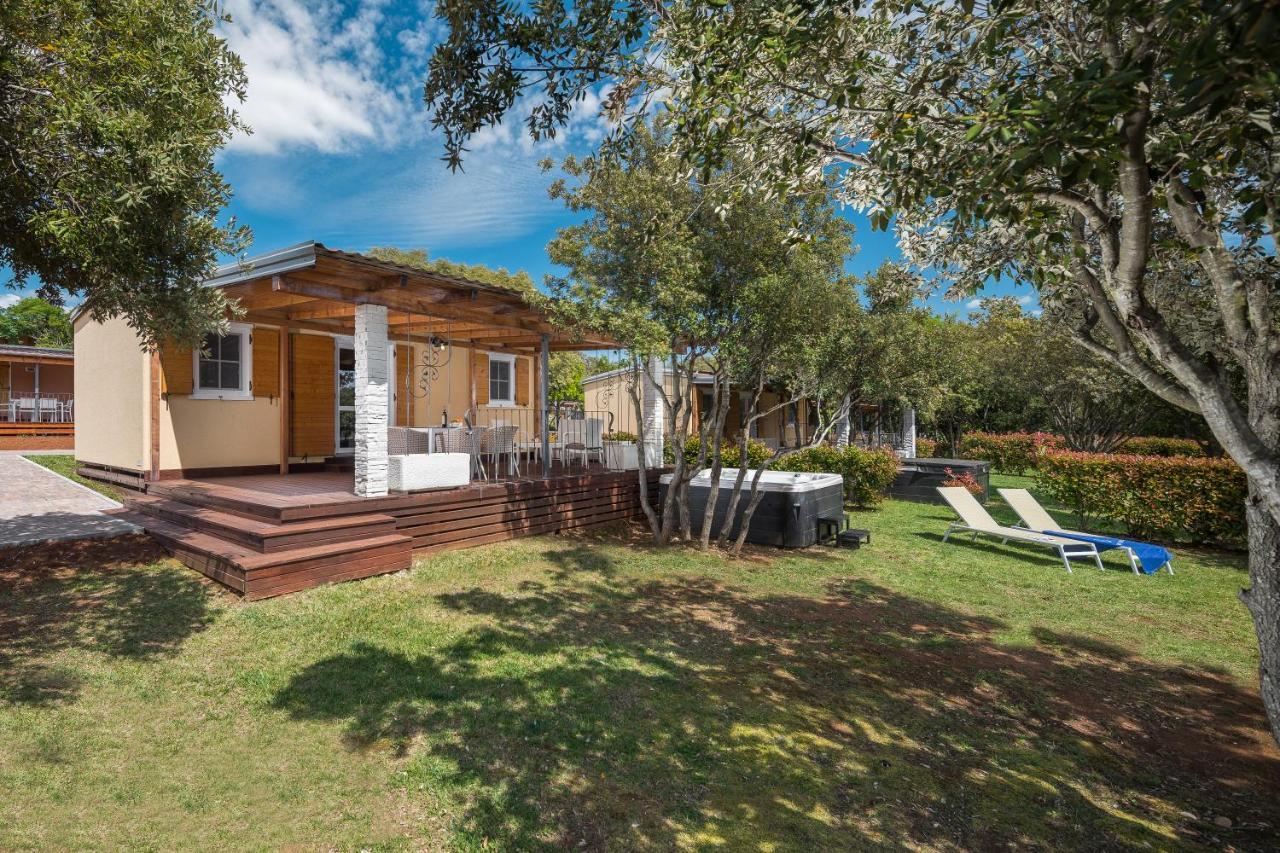 Camping Homes Mon Perin Bale Esterno foto